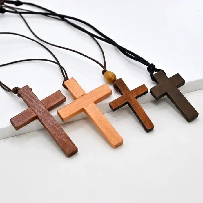 Collier croix bois 1