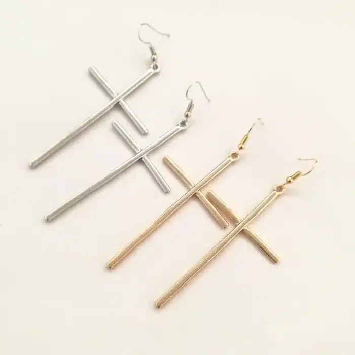 Boucles d’oreilles croix pendante femme 5