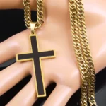 Collier croix noir homme 3