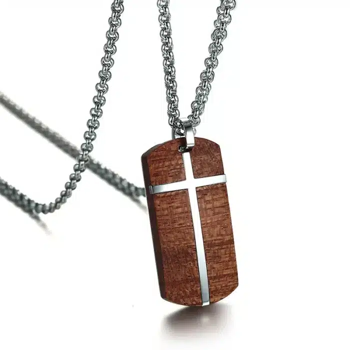 Collier croix bois de rose 1