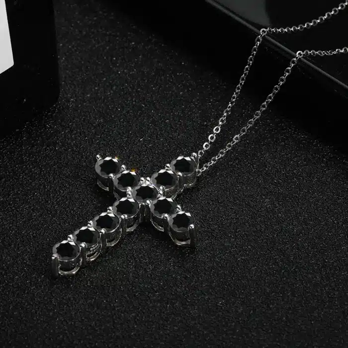 Collier croix moissanite noire 3