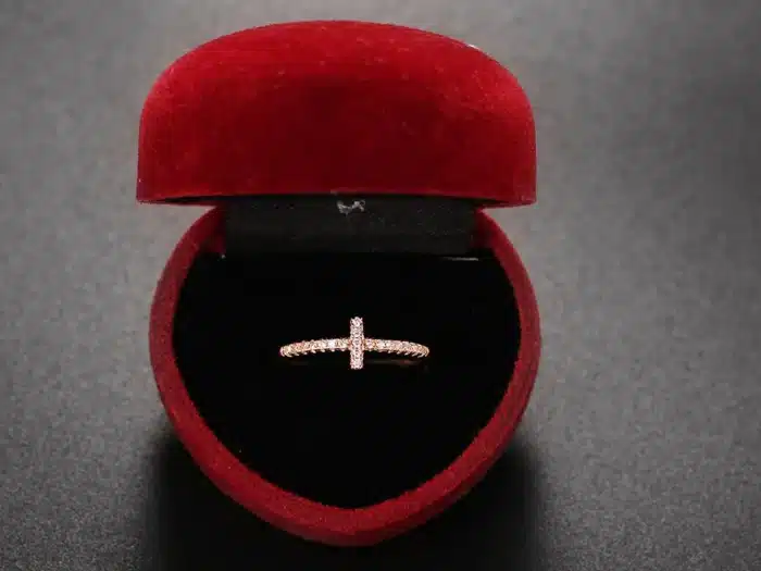 Bague croix or femme 11