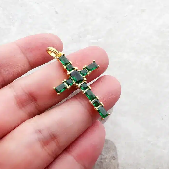 Pendentif croix pierre verte 6