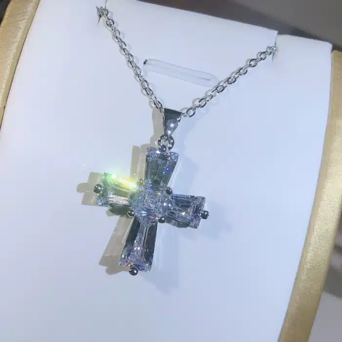 Collier croix pierre brillante 4