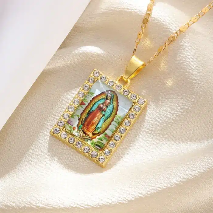 Collier pendentif Vierge Marie 15