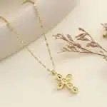 Collier croix ronde colorée 10