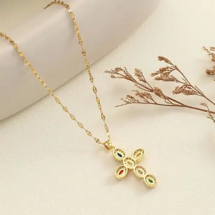 Collier croix ronde colorée 10