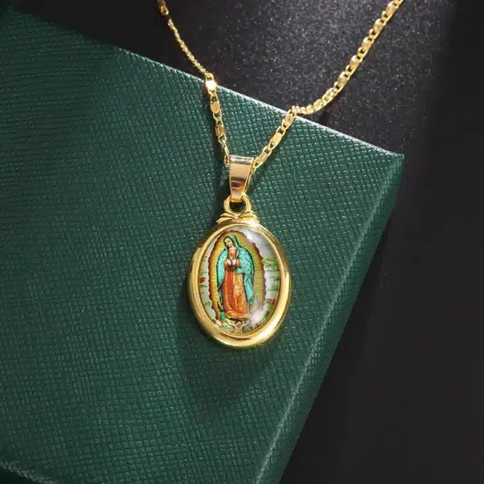 Collier pendentif Vierge Marie 1