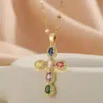 Collier croix ronde colorée 2