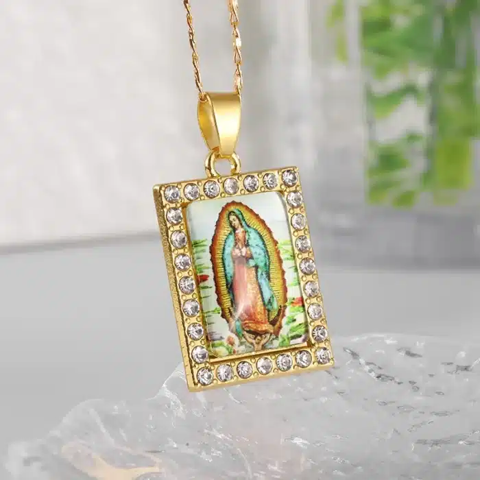 Collier pendentif Vierge Marie 12
