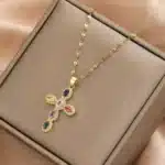 Collier croix ronde colorée 1