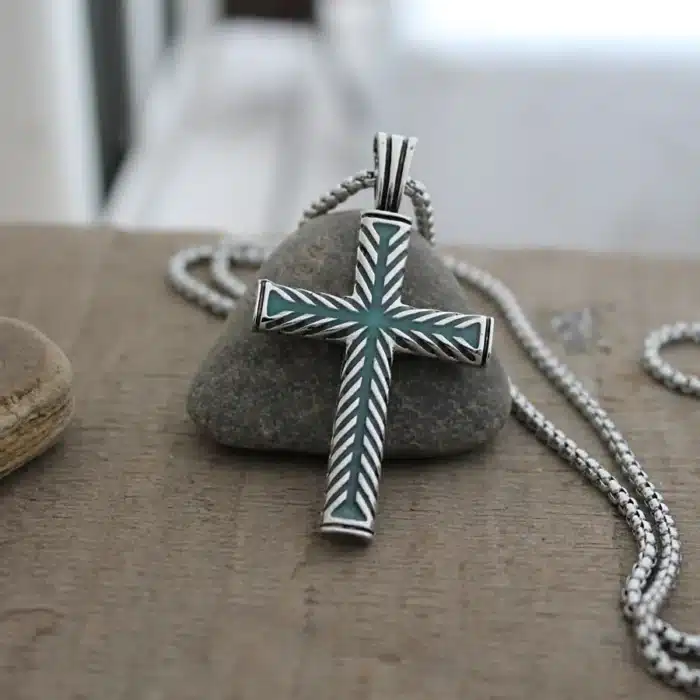 Collier croix fluorescent 5