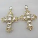Boucles d'oreilles croix pendantes baroques 10