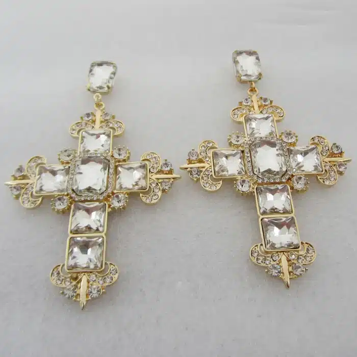 Boucles d'oreilles croix pendantes baroques 10