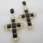 Boucles d'oreilles croix pendantes baroques 9