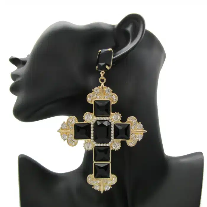 Boucles d'oreilles croix pendantes baroques 8