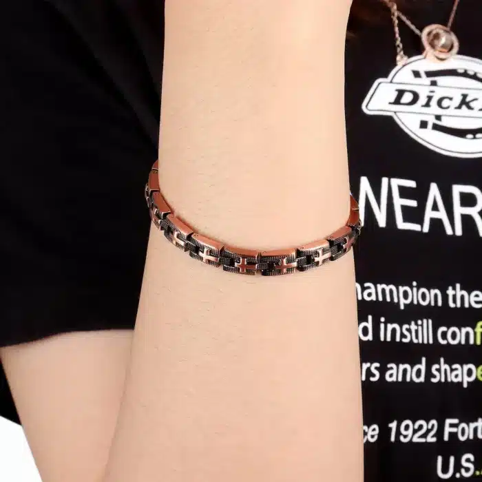 Bracelet croix en cuivre magnétique 15