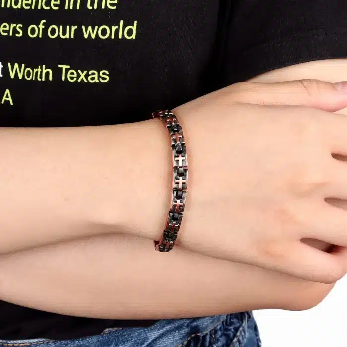 Bracelet croix en cuivre magnétique 14