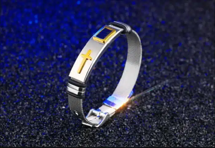 Bracelet croix en maille 20