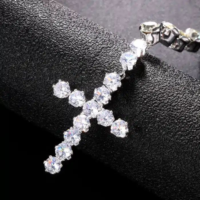 Collier ras du cou croix en strass 6