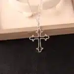 Collier croix fleurdelisée 6
