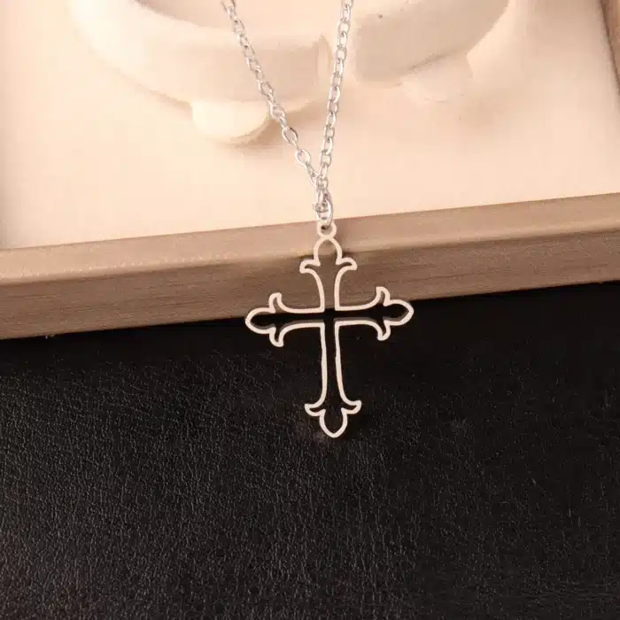 Collier croix fleurdelisée 6