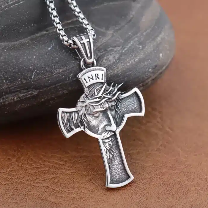 Collier passion du Christ 3