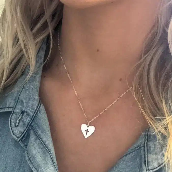 Collier cœur évidé 6