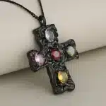 Collier croix en cristal coloré 5