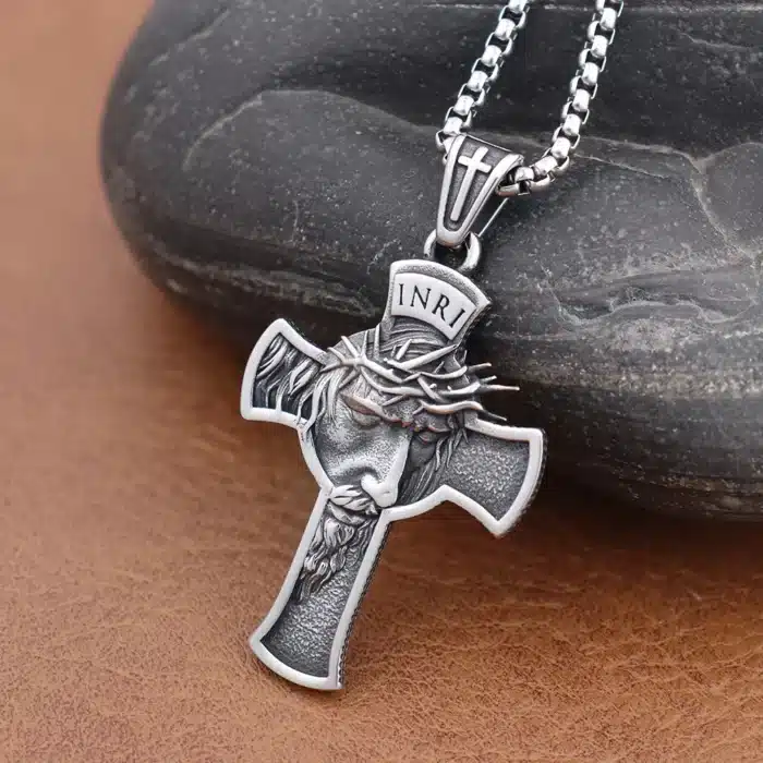 Collier passion du Christ 2