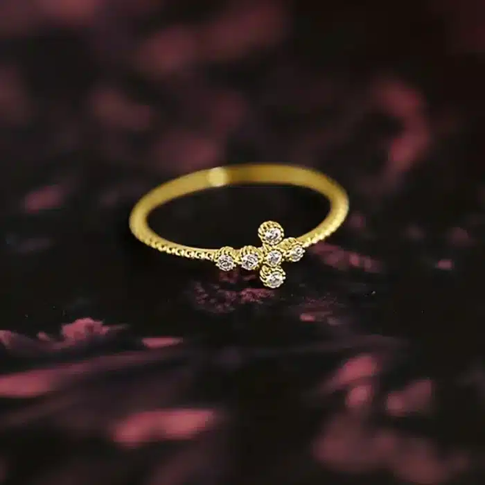 Bague raffinée religieuse 10