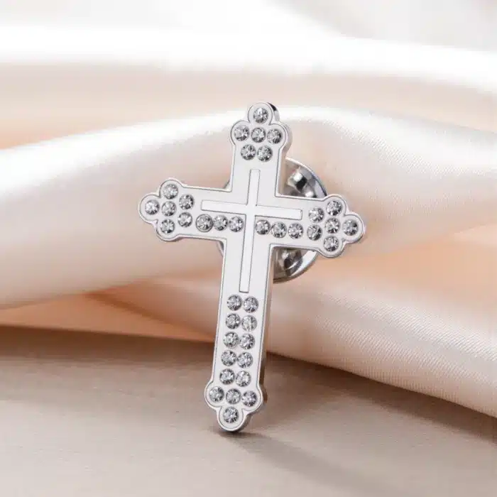 Broche croix catholique 8