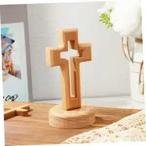 Croix en bois sculpté 1
