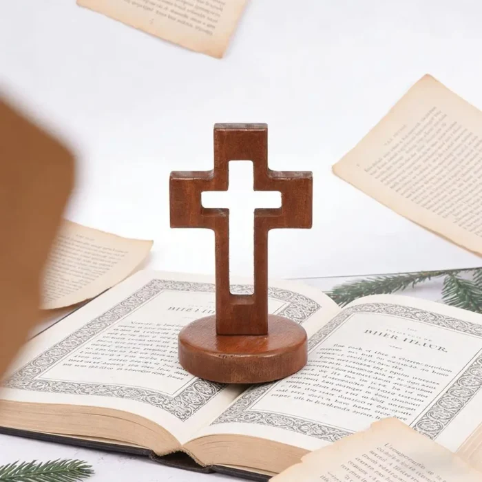 Croix décorative en bois 9