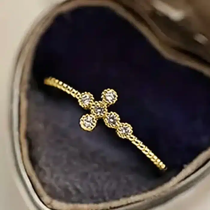 Bague raffinée religieuse 3