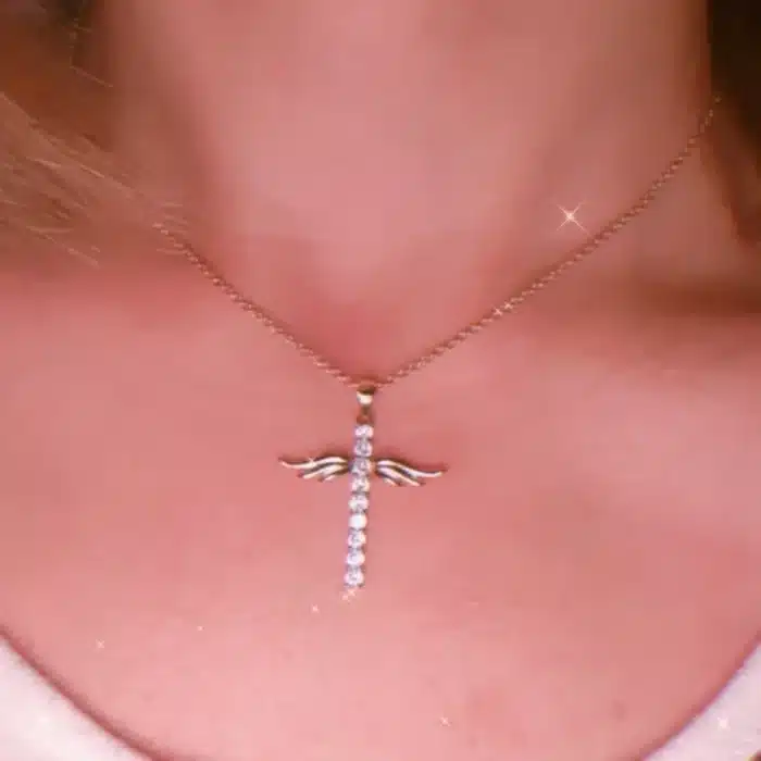 Collier croix angélique 2