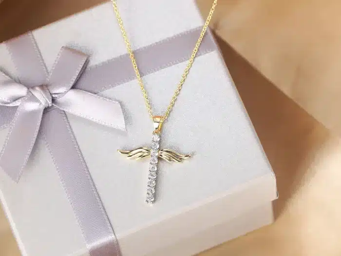 Collier croix angélique 11