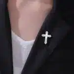Broche croix catholique 4