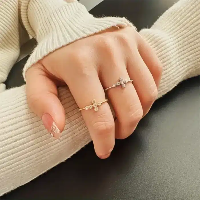 Bague raffinée religieuse 6