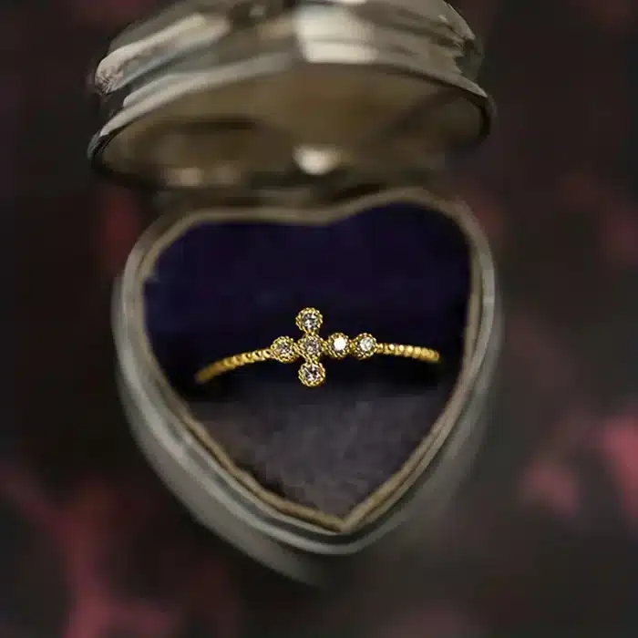 Bague raffinée religieuse 12