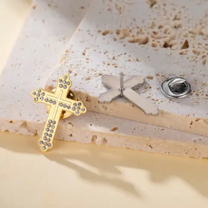 Broche croix catholique 5