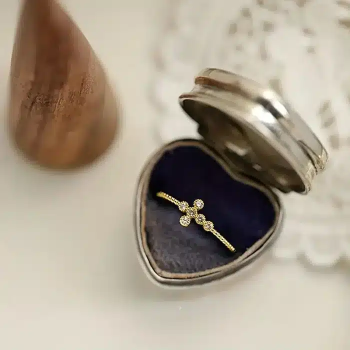 Bague raffinée religieuse 5