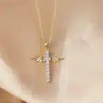 Collier croix angélique 12