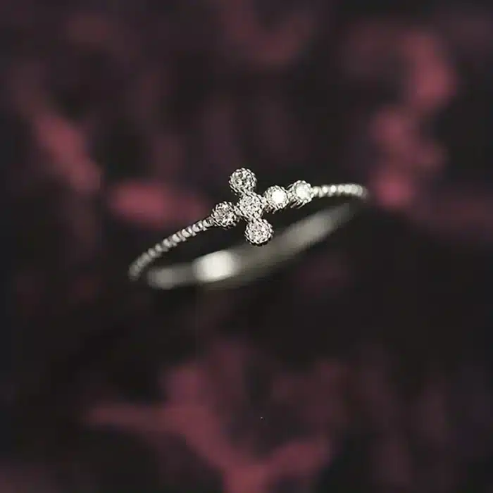 Bague raffinée religieuse 2